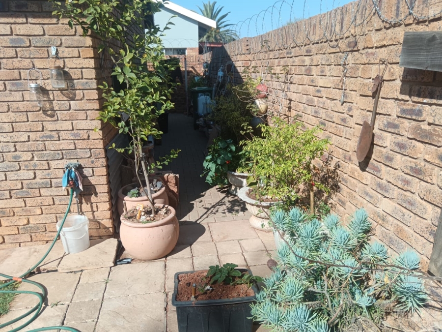 2 Bedroom Property for Sale in Verwoerdpark Northern Cape